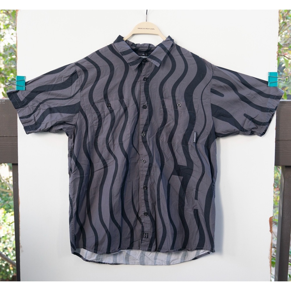 Hoonigan Short Sleeve Button Up Shirt Men's Gray‎ Wavy Stripe H Patch Size XL